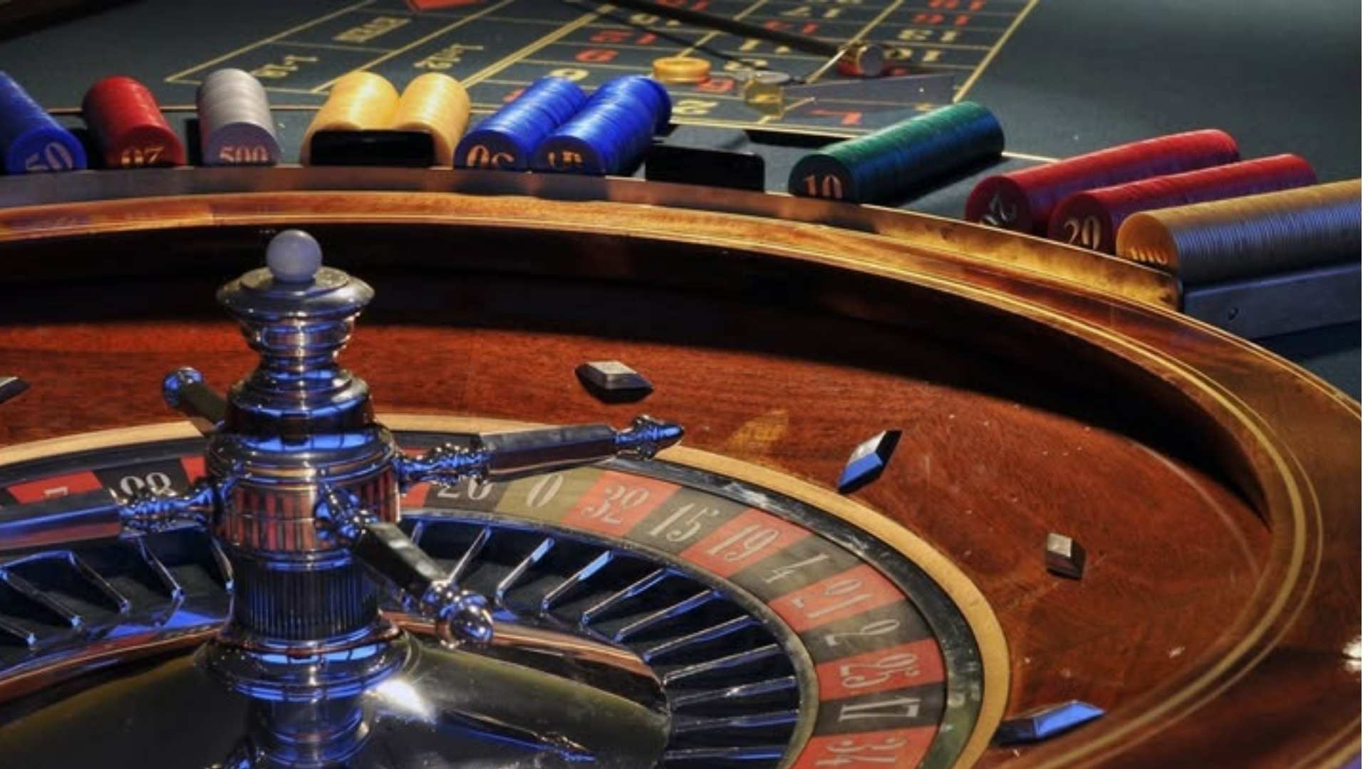 Multiplayer Games with Interactive Team Experiences